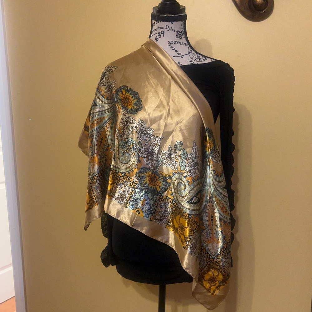 Elegant Gold and Black Silk Scarf - Picture 7 of 10